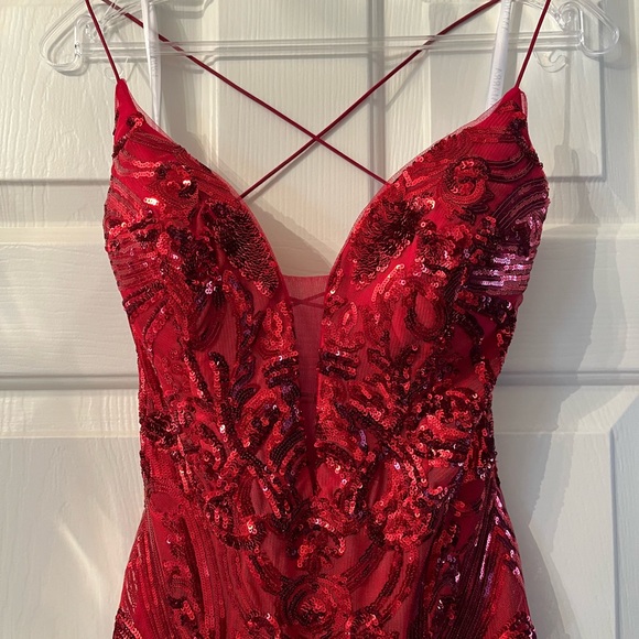 Gorgeous Amarra red sequin evening gown in size 4 - Picture 4 of 15